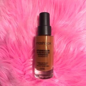 BRAND NEW SMASHBOX FOUNDATION